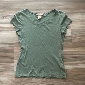 Green basic tee